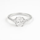 Anel Feminino Delicado com Pedra Central Oval Branca – Prata 925 20mm