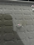 Anel Delicado com Zircônia Rosa e Design Entrelace Cravejado– Prata 925