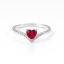 Anel Delicado com Pedra Coração em V Cravejado – Prata 925