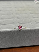 Anel Delicado com Pedra Coração em V Cravejado – Prata 925