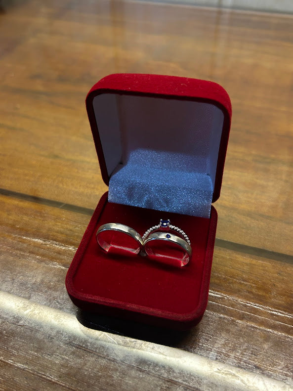 Par de Alianças Knype Rubi 2mm + Gravação de Nomes como Brinde