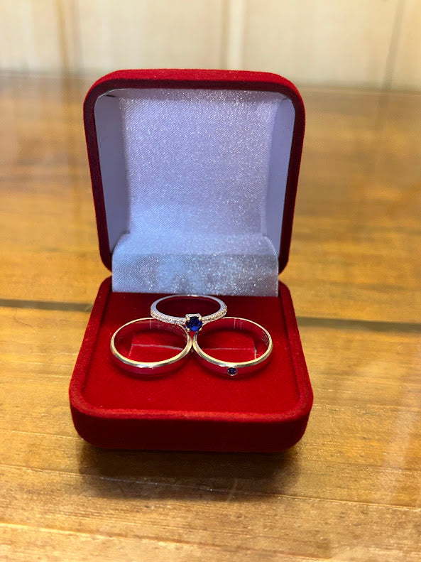 Par de Alianças Knype Rubi 2mm + Gravação de Nomes como Brinde